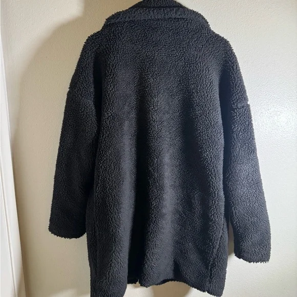 PrettyLittleThing Black Faux Shearling Teddy Coat - Picture 4 of 8